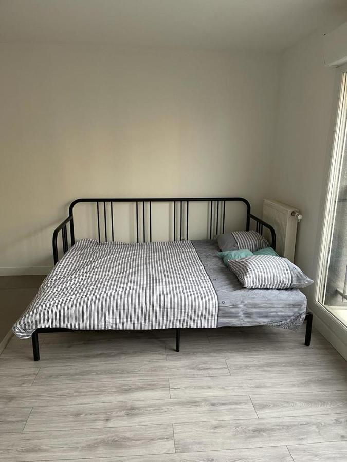 Appartement Idealement Place Villeparisis Exterior foto